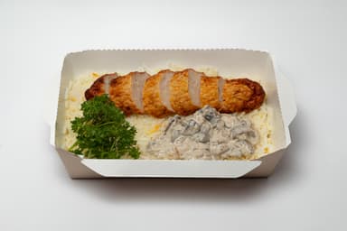Göbələk souslu toyuq file düyü ilə